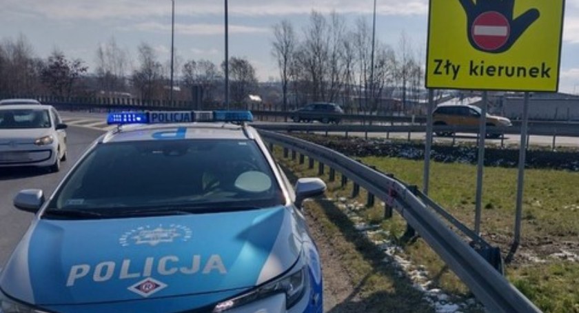 Jechał pod prąd ekspresówką, zderzył się z bmw i odjechał... pod prąd