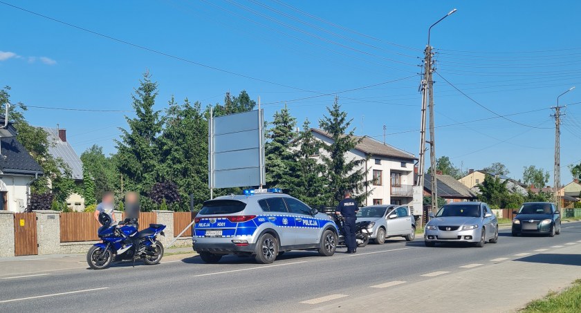 Pijany wyprzedzał pojazdy poboczem – Świadek zabrał mu kluczyki i wezwał policję