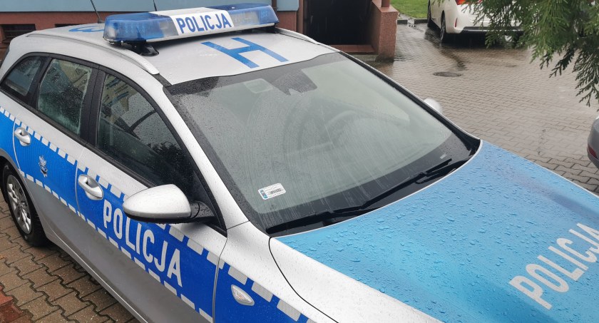Policjant, jadąc na nocną służbę zatrzymał 55-latka