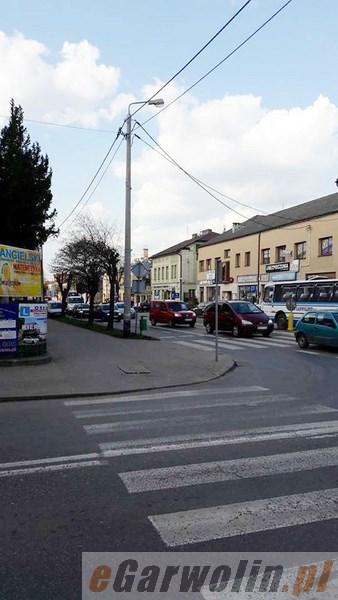 Wjechała w tył policyjnego radiowozu
