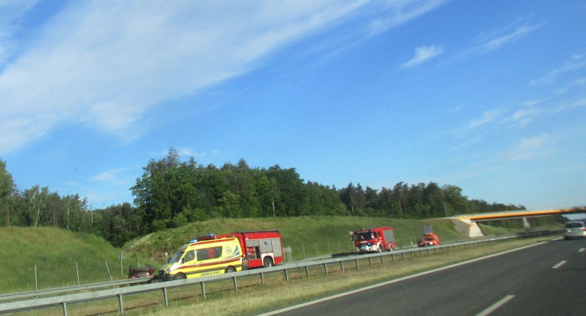 Dachował na S17
