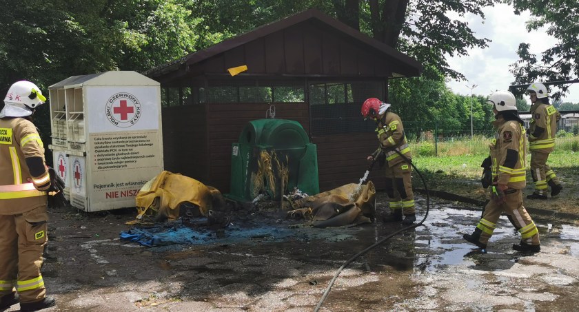 Pożar kontenerów na śmieci wybuchł w niedzielę