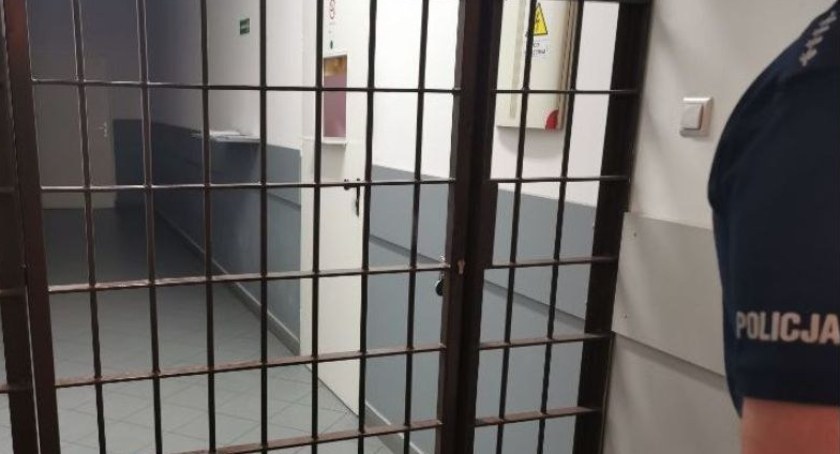 49-latek pobił konkubinę, 37 i 51-latek stwarzali zagrożenie dla domowników