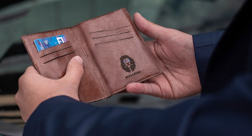 Przewrócił się w nocy na ulicy – Zgubiła go zawartość portfela 