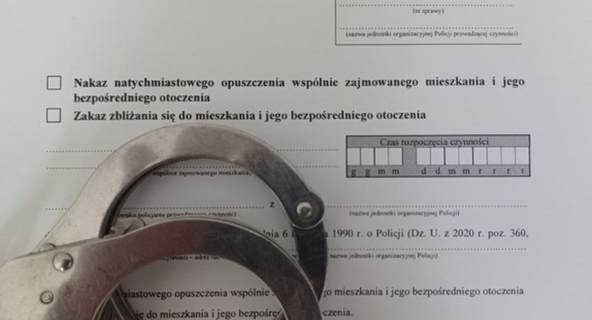 Agresywny 45-latek dostał nakaz opuszczenia mieszkania i zakaz zbliżania się do żony