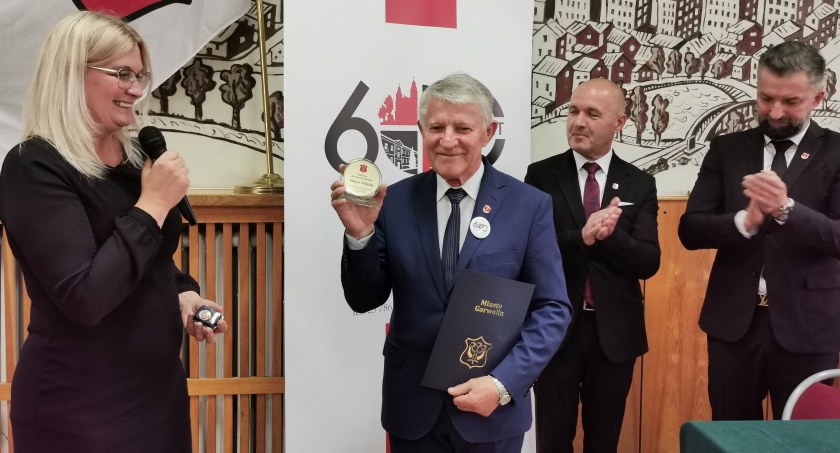 Tadeusz Mikulski uhonorowany zaszczytnym tytułem i medalem