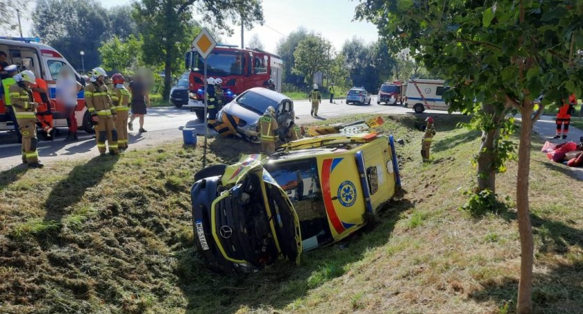 Co z karetką, która brała udział w wypadku? 