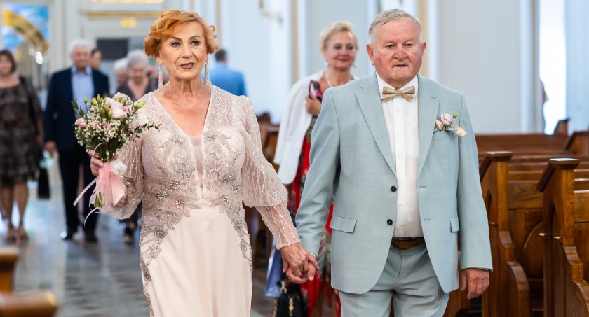 Spodobała mu się uczennica – 50 lat wspólnej miłości i życiowej podróży