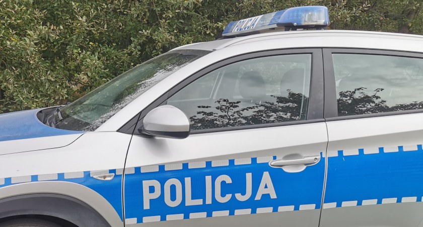 Kobieta kierująca volkswagenem ma poważne kłopoty