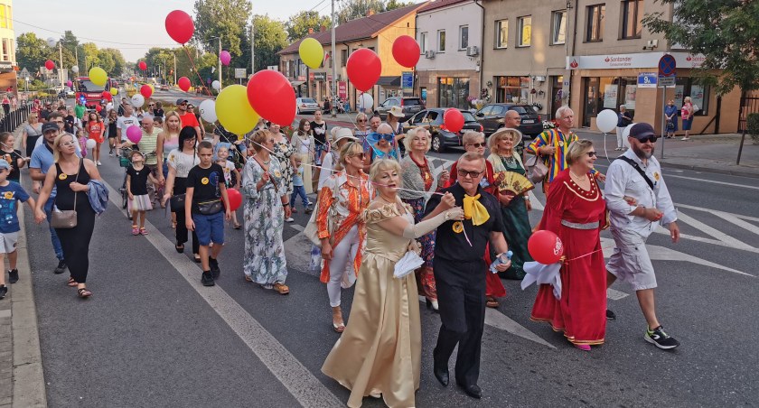 Barwna i głośna parada przeszła ulicami miasta VIDEO