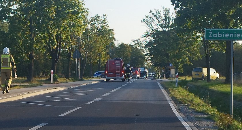 Efekt domina i kolizja trzech samochodów 