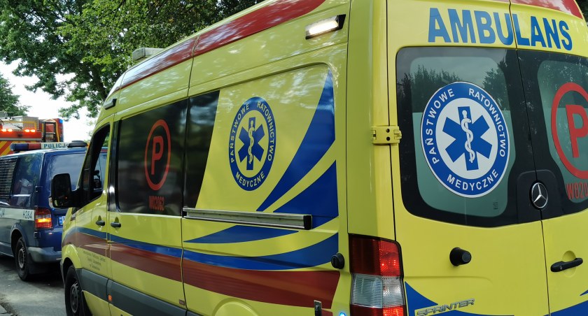 Pasażerka fiata w szpitalu – Wypadek spowodował pijany kierowca bmw