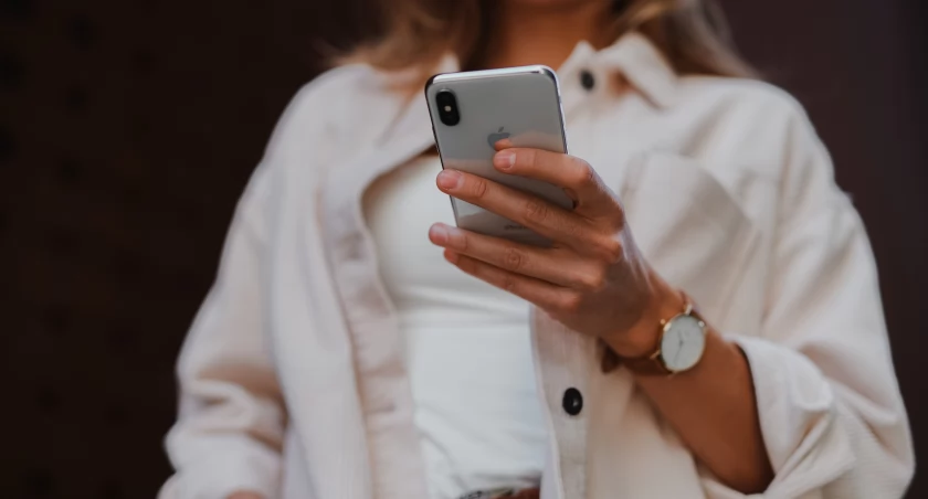 Nieznany numer na ekranie telefonu? Jak sprawdzić, kto dzwonił?