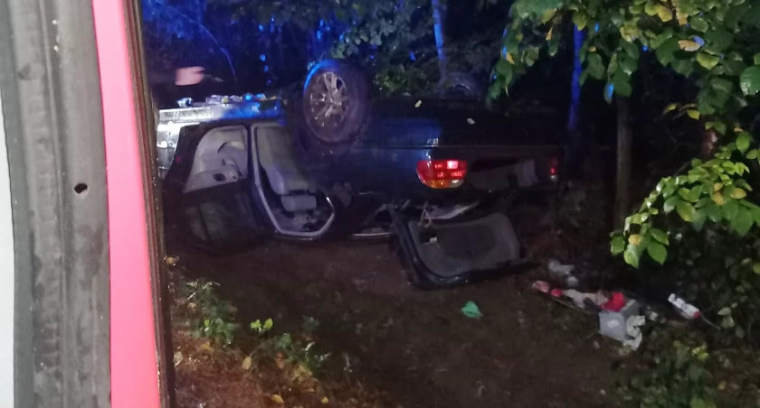 Ukrainka po alkoholu siadła za kierownicą – Auto dachowało