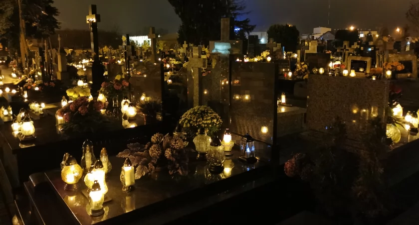 Przed 3 w nocy przyjechał na cmentarz. Twierdził, że chciał odpocząć...