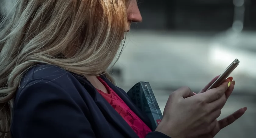 Zadzwonił telefon – Mieszkanka powiatu żałuje, że odebrała – Uważajcie! 