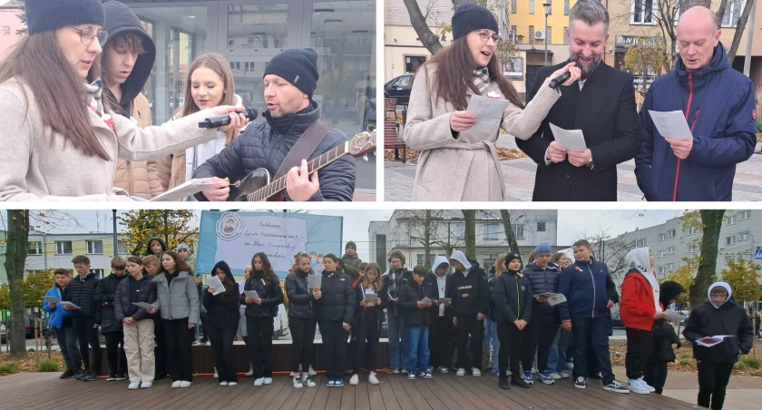 Pieśni patriotyczne na skwerze