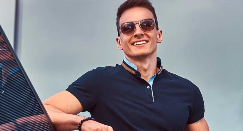 Koszulki polo z nadrukiem logo - jak przy ich pomocy budować wizerunek firmy?