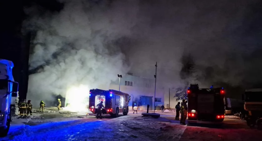 Olbrzymi pożar hurtowni z odzieżą używaną gasili 12 godzin! To była bardzo trudna akcja!