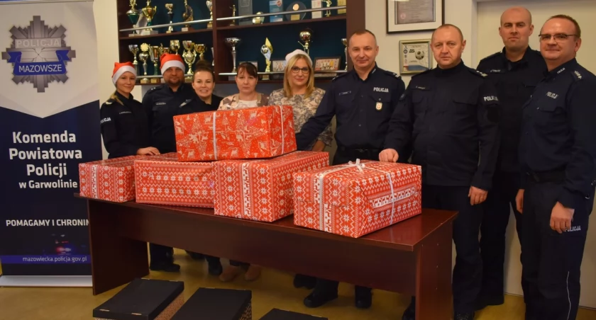 Policjanci obdarowali panią Anię, która samotnie wychowuje córeczkę