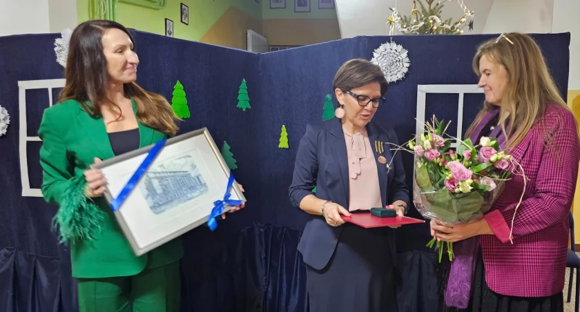  Monika Krawczyk z odznaczeniem Meritis Pro Familia