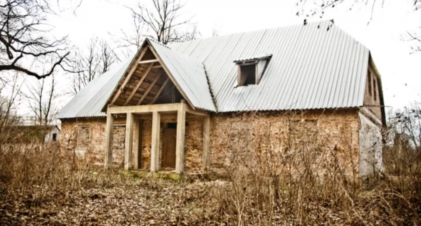 Kradzież drzwi w Podzamczu. Być może są świadkowie tego włamania
