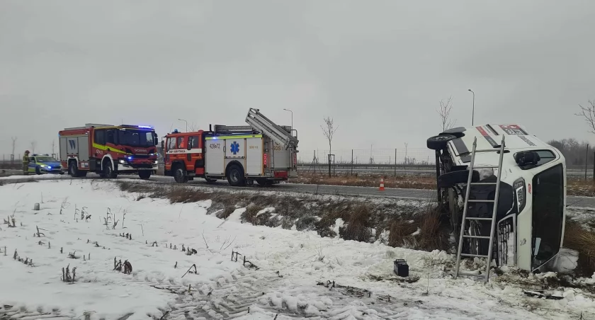 Kolizja na serwisówce – Kierowca busa ukarany