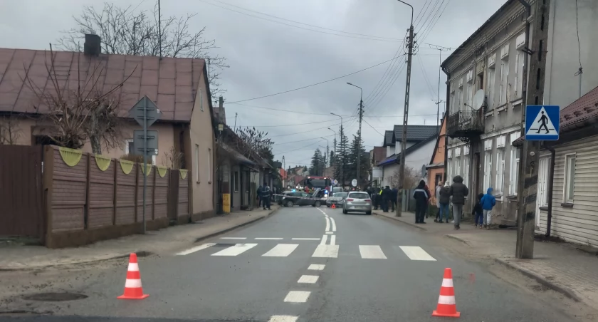 Zderzenie opla i bmw – Dwaj mężczyźni trafili do szpitala