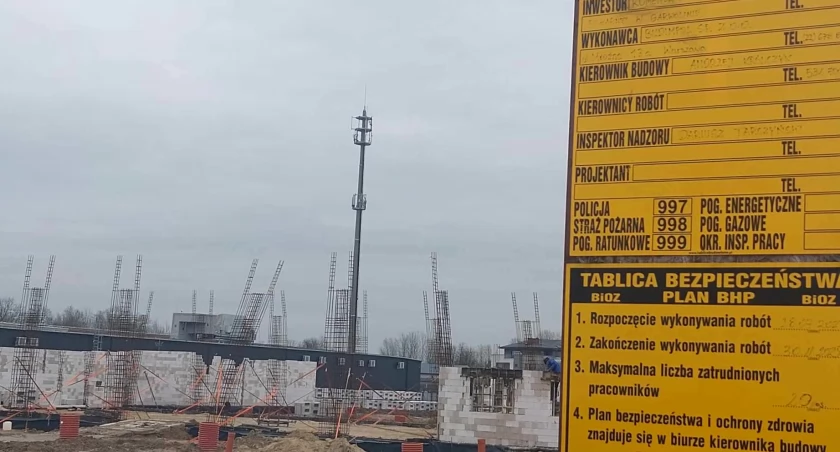 Budowa komendy straży i JRG w Garwolinie – Powstają już ściany nośne