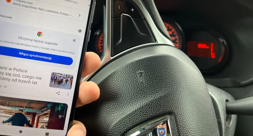 Potrącił dziecko na pasach, bo zapatrzył się w telefon!