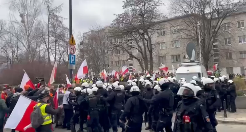 Policja użyła siły wobec protestujących. W centrum wydarzeń byli rolnicy z naszego powiatu [WIDEO]