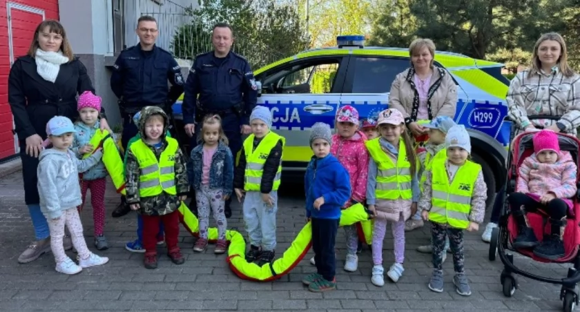 Przedszkolaki z wizytą u policjantów