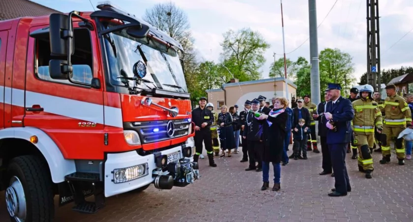 Przywitali nowy samochód pożarniczy VIDEO