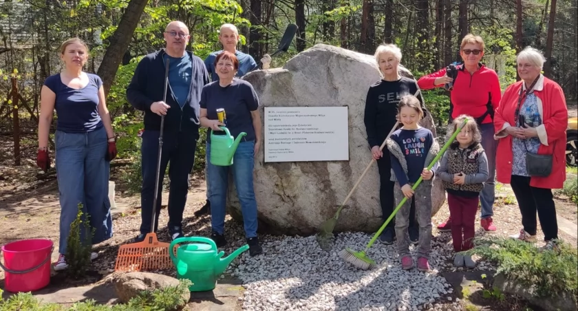 Sprzątanie w 10. rocznicę ważnego wydarzenia
