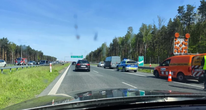 Mogło dojść do katastrofy! Jechała pod prąd na S17, żeby uniknąć korka