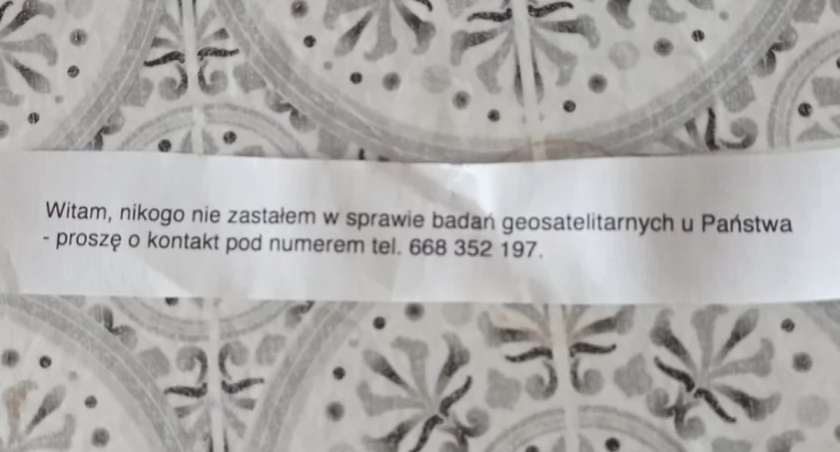 Dziwna karteczka wetknięta w drzwi! Czytelnik ostrzega! Wójt reaguje