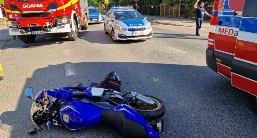 Zderzenie motoroweru i osobówki – Do szpitala trafił nastolatek
