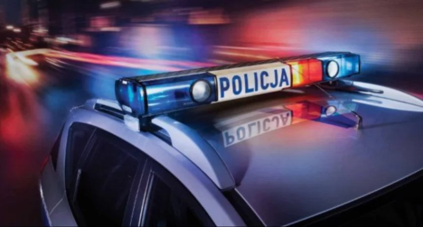 23-latek uciekał przed policjantami samochodem i pieszo
