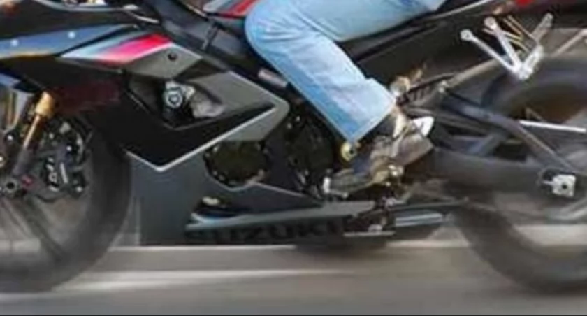 Motocyklista bez uprawnień zaliczył wywrotkę na S17 
