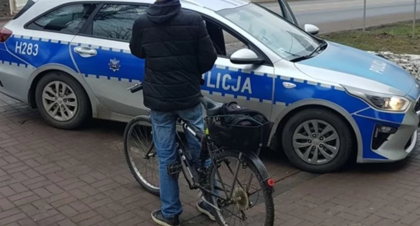 Z telefonem w dłoni i po alkoholu. Niebezpieczne zdarzenia z udziałem pieszych i rowerzystów
