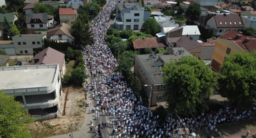 Procesja Bożego Ciała w kamerze drona ZDJĘCIA I VIDEO