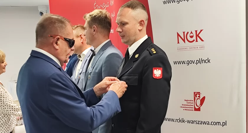 Funkcjonariusz PSP z odznaczeniem
