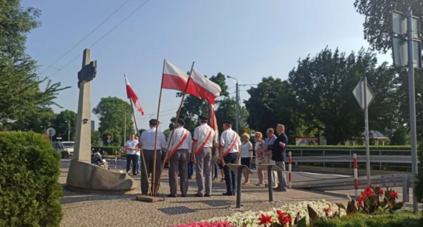 Przyjdźcie, by złożyć hołd rozstrzelanym przy moście 