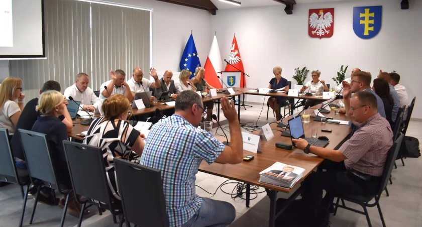 Burmistrz Albina Łubian z wotum zaufania i absolutorium