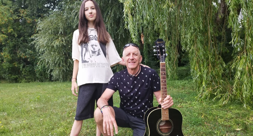 Ojciec i córka zapraszają na wyjątkowy koncert! Wojtek i Tosia Baduchowscy wystąpią na skwerze