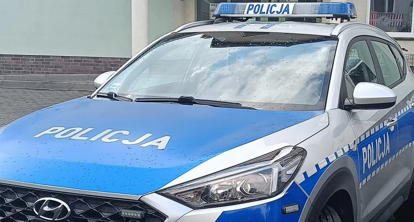 Nastolatka kładła się na ulicy i krzyczała – Świadkowie wezwali pomoc