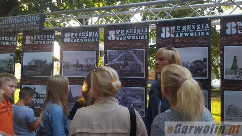 Wystawa zdjęć Garwolina po bombardowaniu w centrum miasta