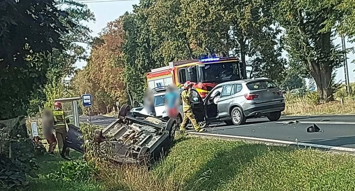 Dachowanie na drodze krajowej! Występują utrudnienia