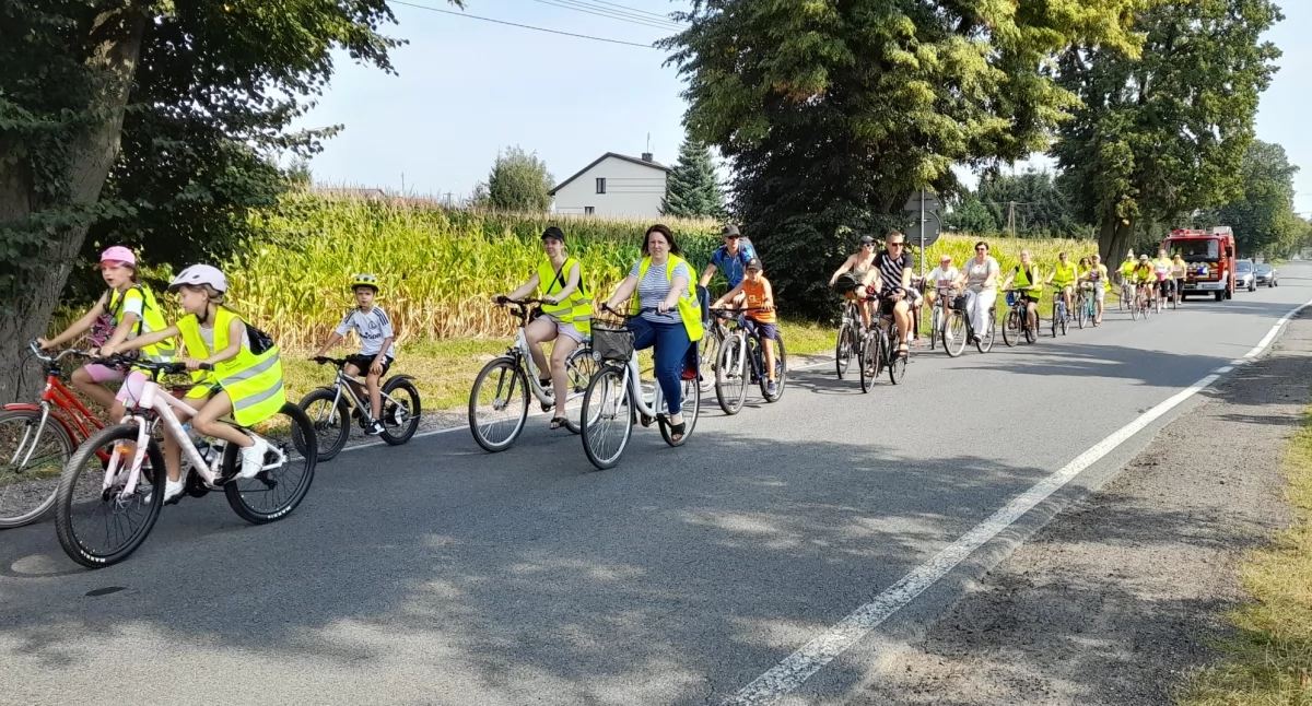 Ponad 50 rowerzystów odkrywało walory przyrodnicze i historyczne gminy Żelechów