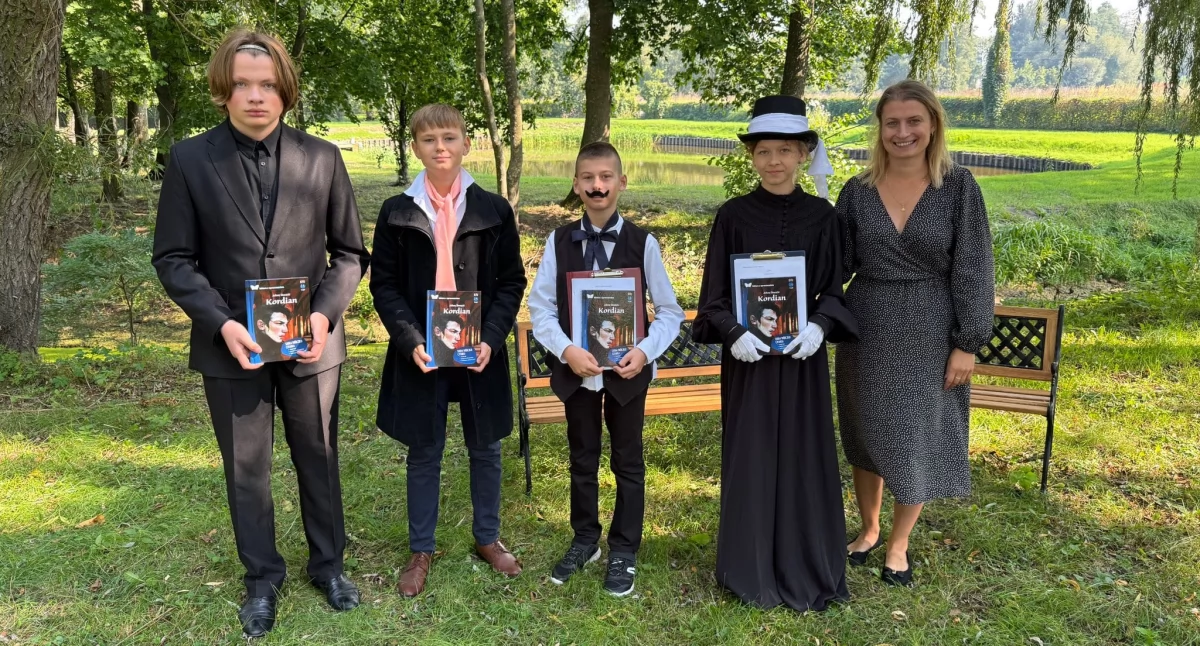 Zainspirowani Parą Prezydencką w pięknej scenerii czytali Kordiana